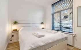 Cosy, Furnished & Renovated Flat With Outside Lounge